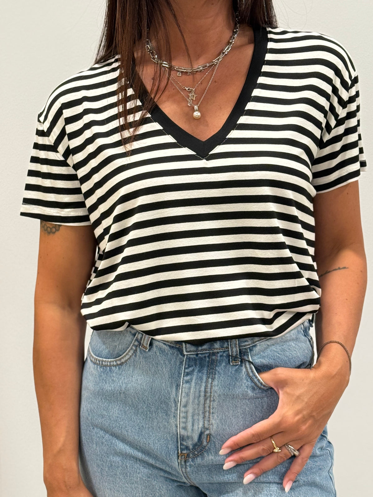 T-SHIRT A V RIGHE