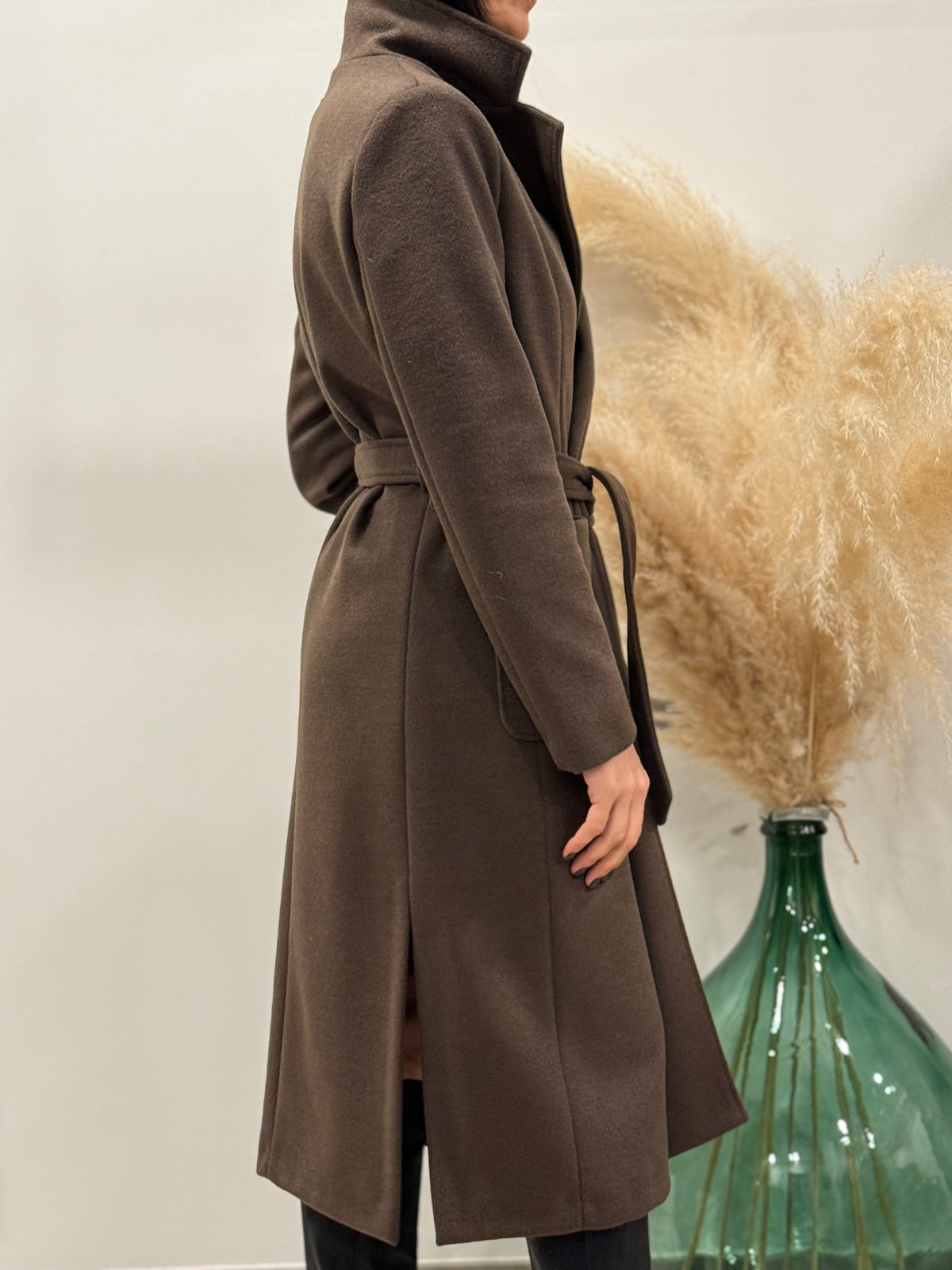 CAPPOTTO CON CINTURA E SPACCHI LATERALI