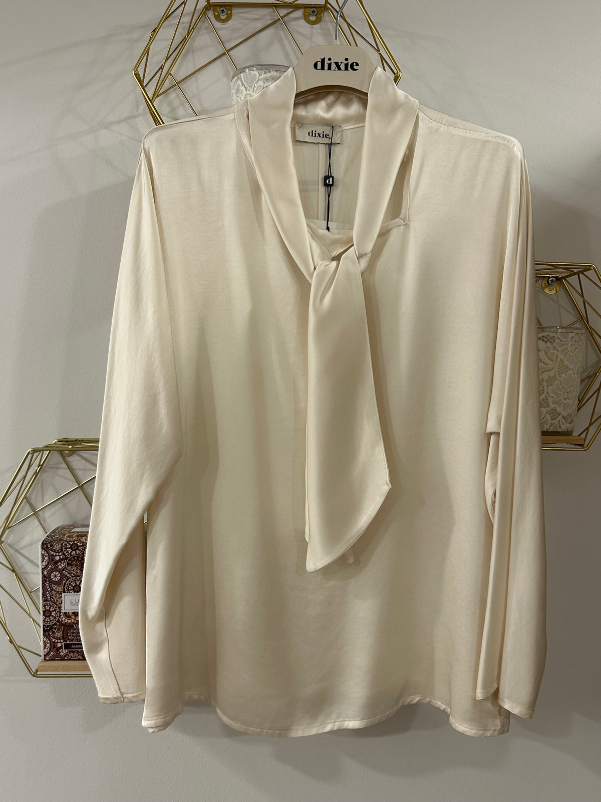 BLUSA CON FIOCCO