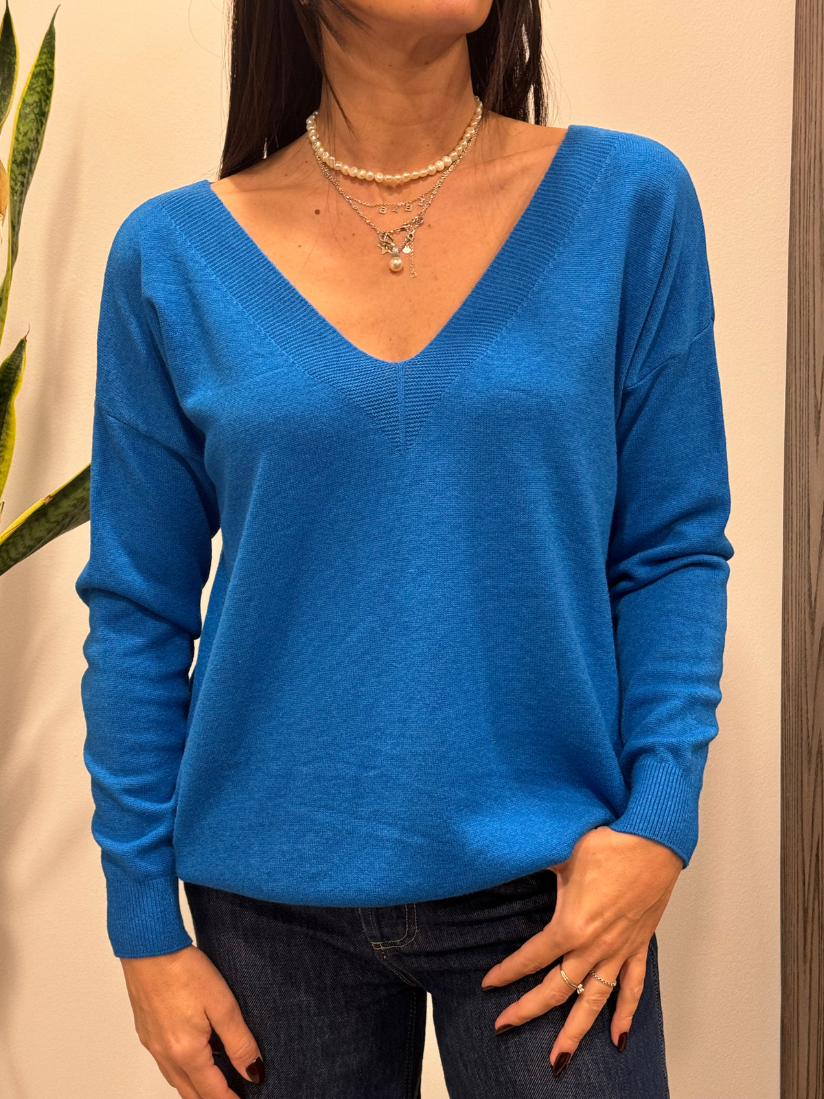 MAGLIONE CON SCOLLO V (in vari colori)