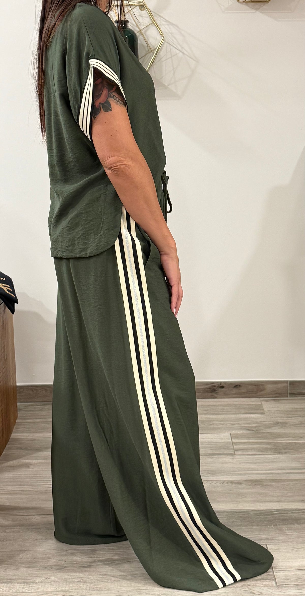 PANTALONE GAMBA LARGA CON STRISCE(variante colore)
