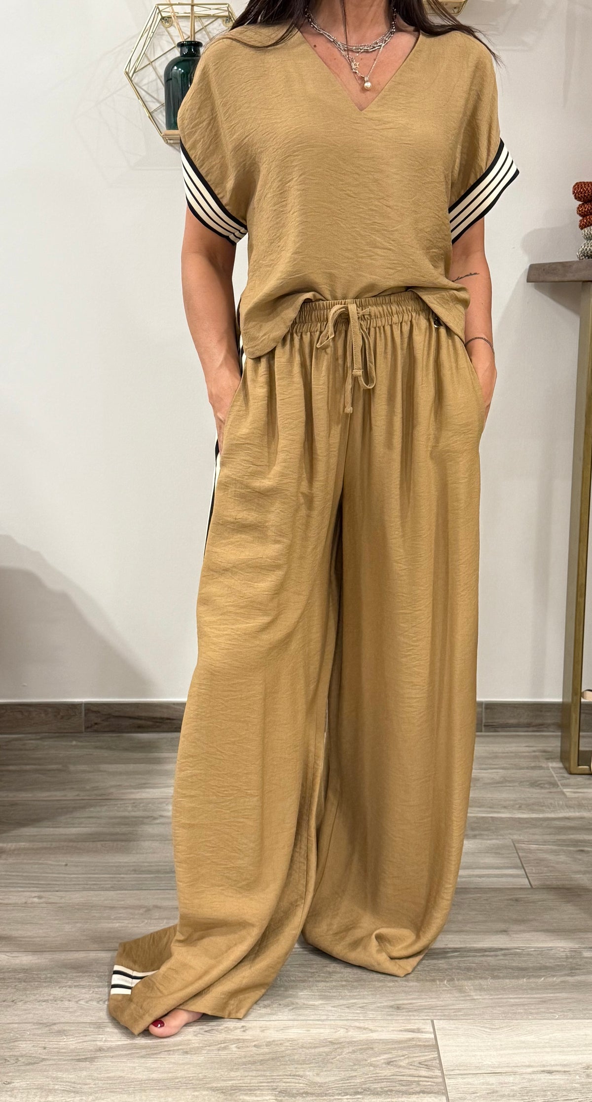 PANTALONE GAMBA LARGA CON STRISCE(variante colore)