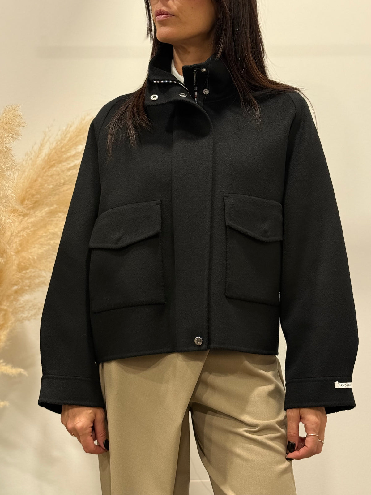 CAPPOTTO CORTO CON TASCONI