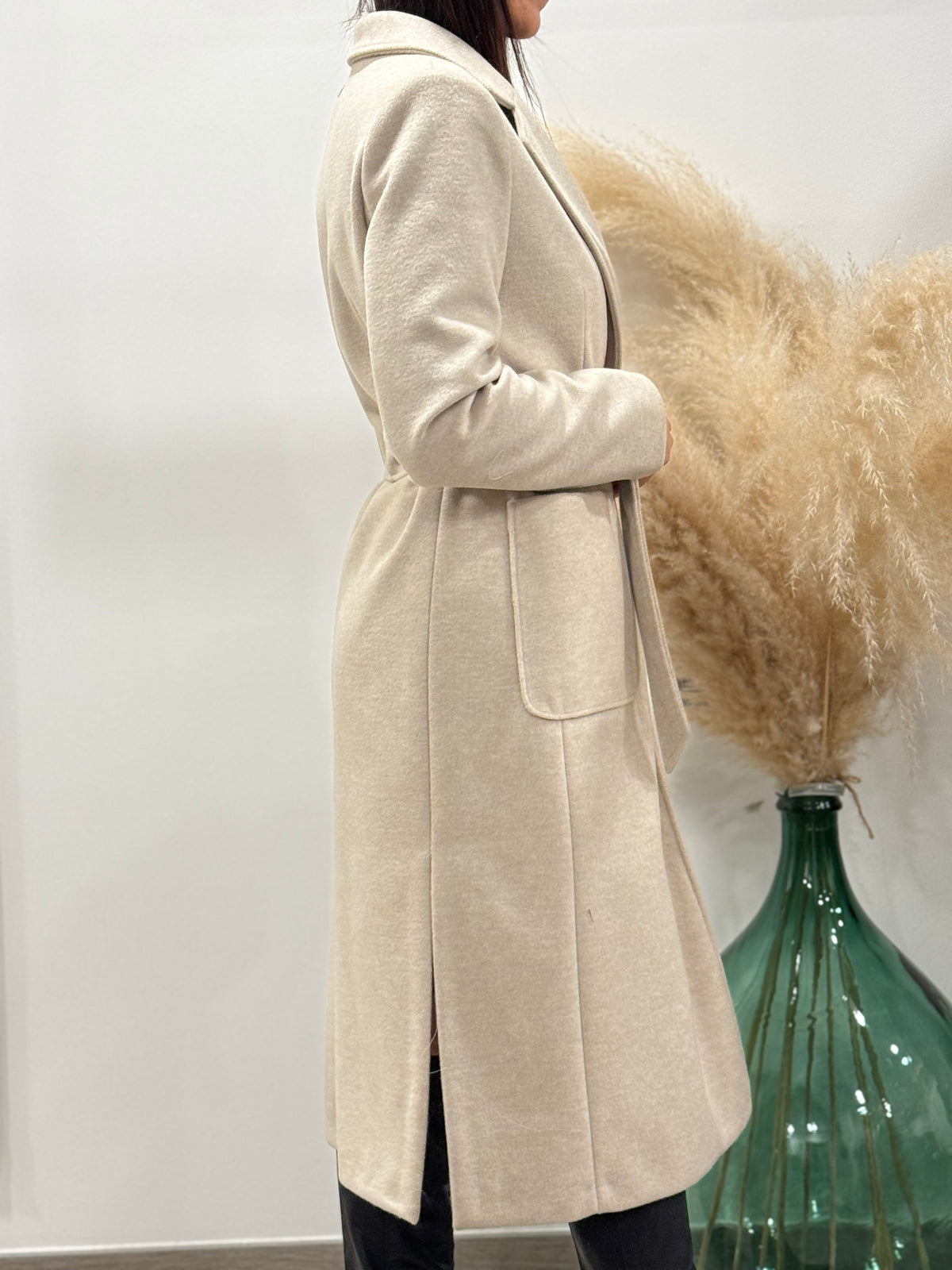 CAPPOTTO CON CINTURA E SPACCHI LATERALI