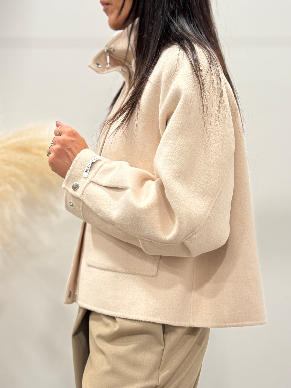 CAPPOTTO CORTO CON TASCONI