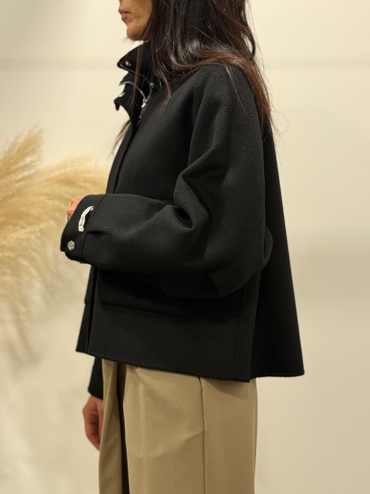 CAPPOTTO CORTO CON TASCONI