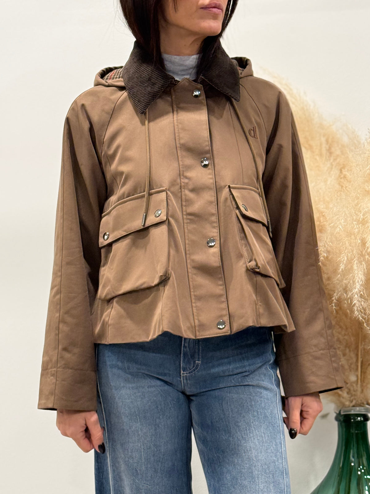 PARKA CORTO CON CAPPUCCIO