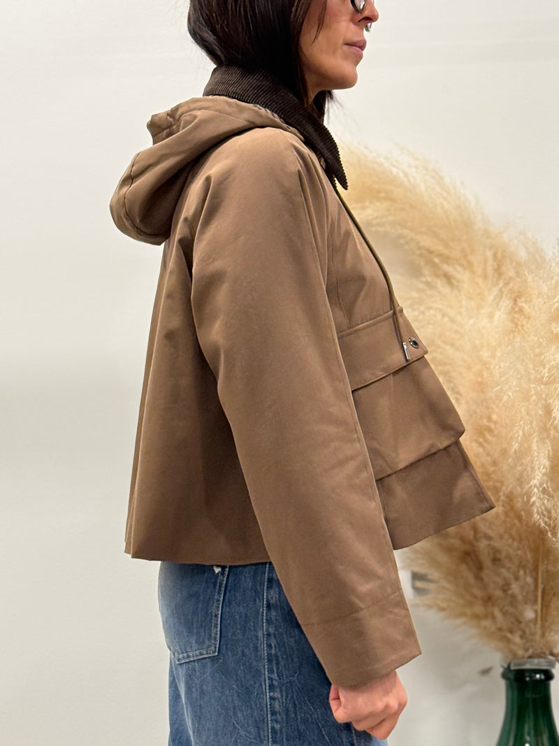 PARKA CORTO CON CAPPUCCIO