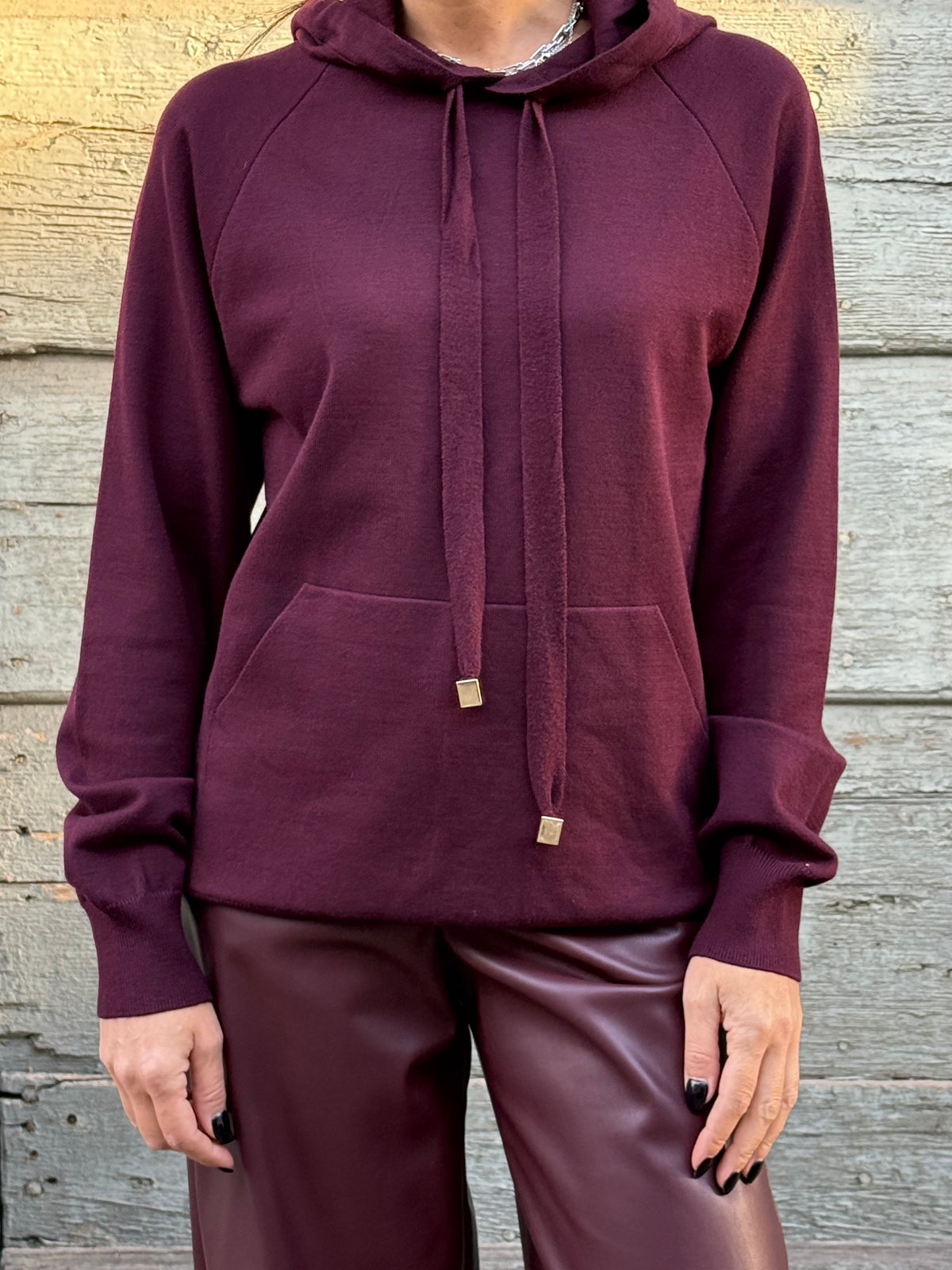 PULLOVER IN MAGLIA CON CAPPUCCIO (variante colore)
