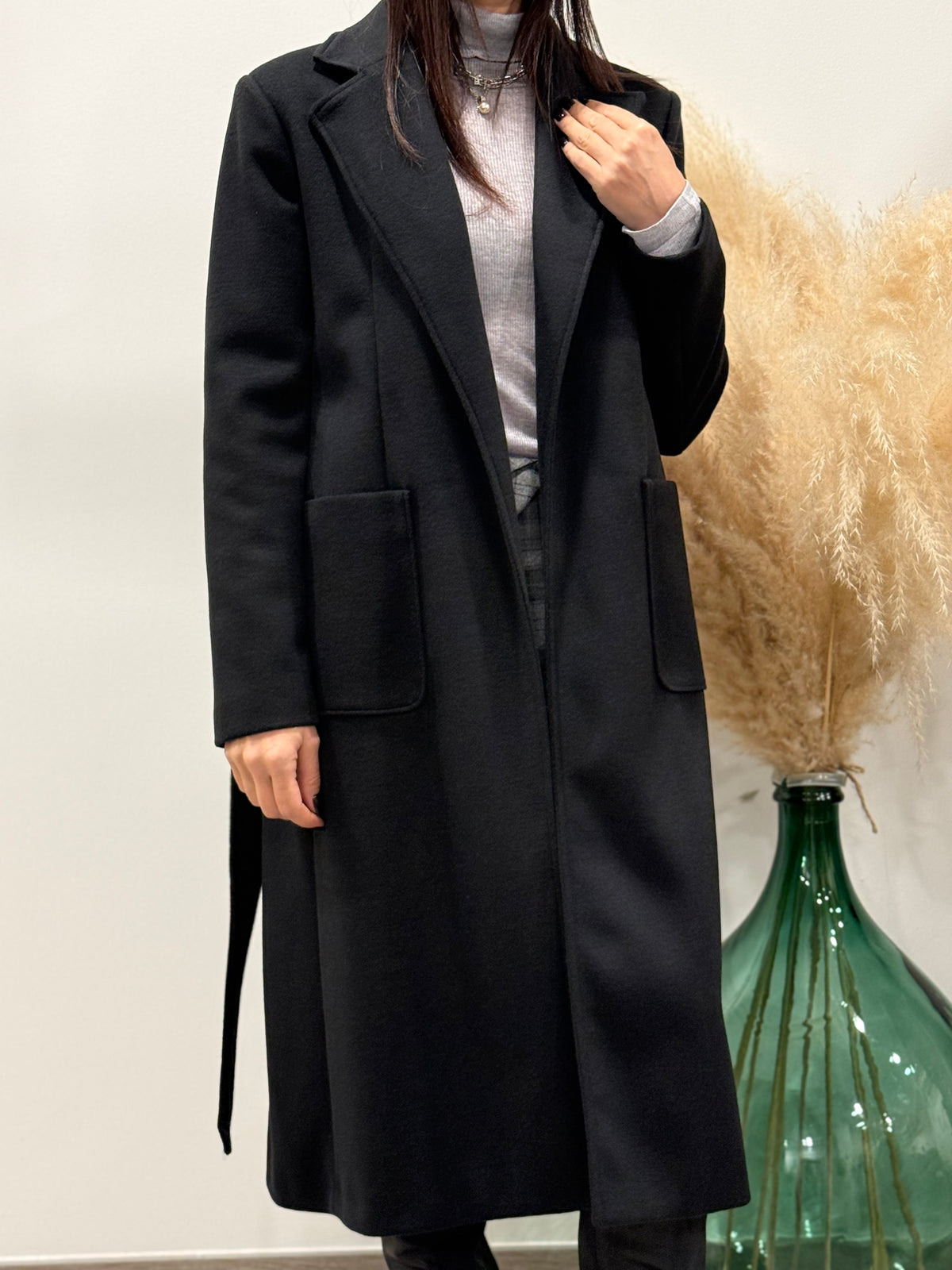 CAPPOTTO CON CINTURA E SPACCHI LATERALI